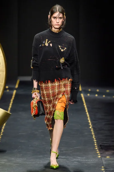 Look 19